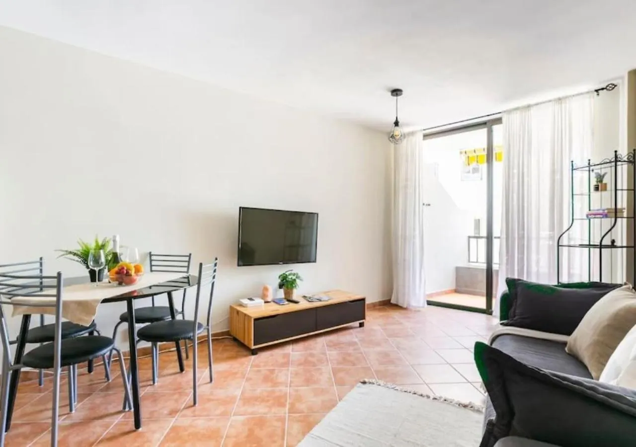Cosy Apartment In Los Cristianos 5Min To The Ocean ספרד