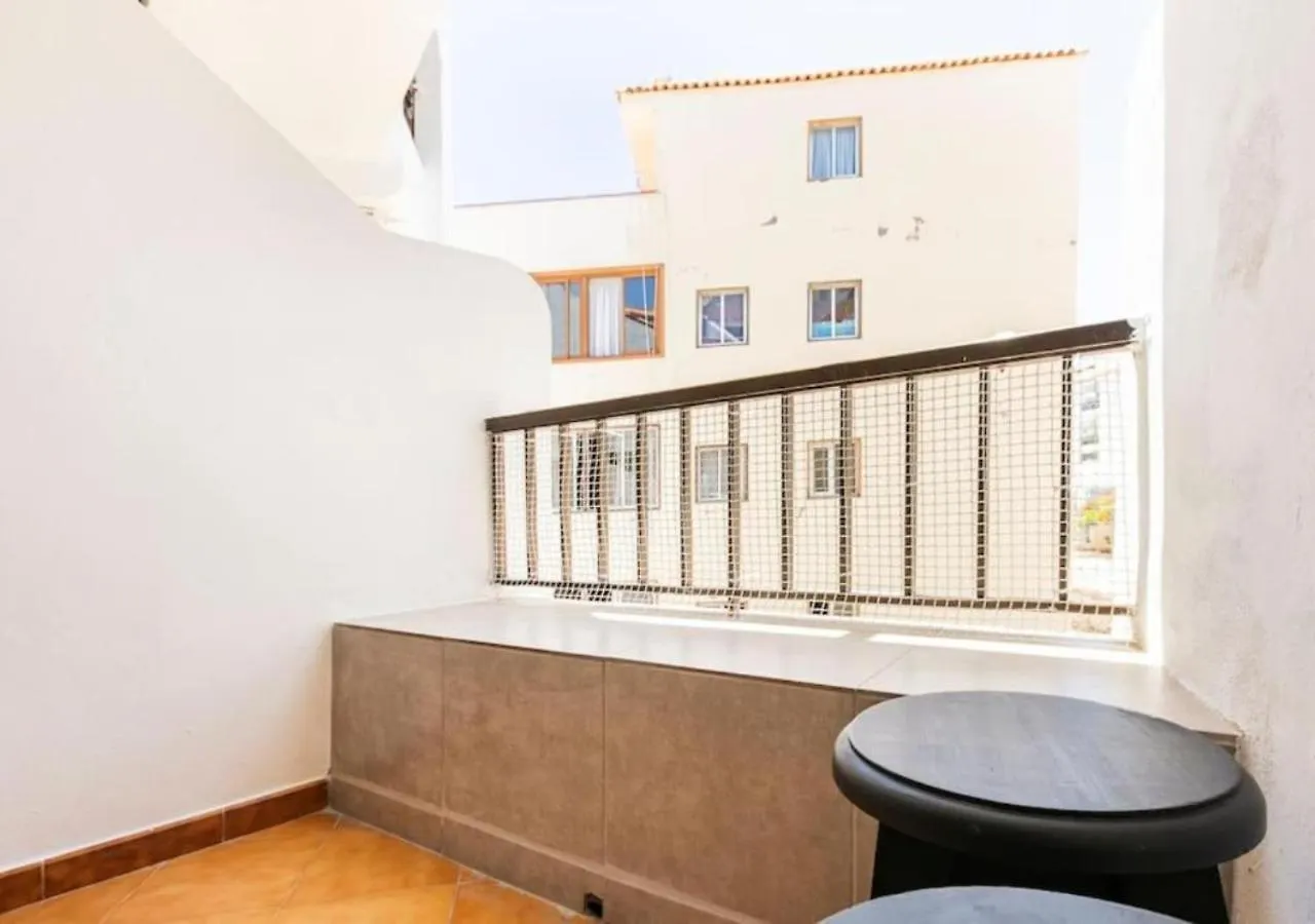 Cosy Apartment In Los Cristianos 5Min To The Ocean ספרד