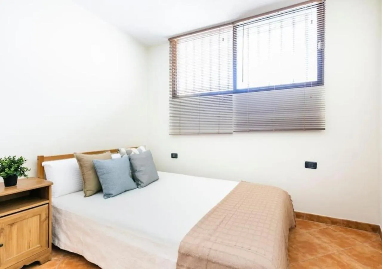 Cosy Apartment In Los Cristianos 5Min To The Ocean ספרד